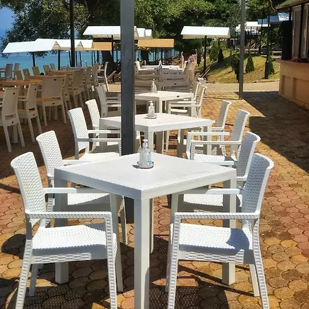 大都会酒店 - 大都会湖滨度假酒店 4*