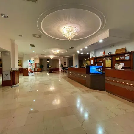 大都会酒店 - 大都会湖滨度假酒店