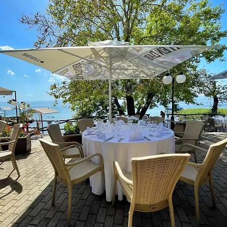 大都会酒店 - 大都会湖滨度假酒店 4* 拉加丁