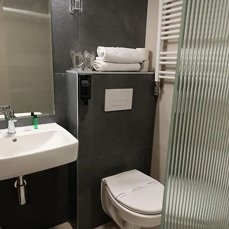 大都会酒店 - 大都会湖滨度假酒店 拉加丁