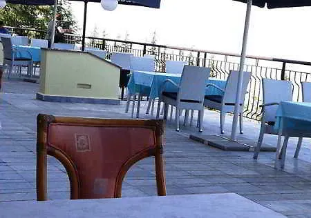 大都会酒店 - 大都会湖滨度假酒店 4* 拉加丁